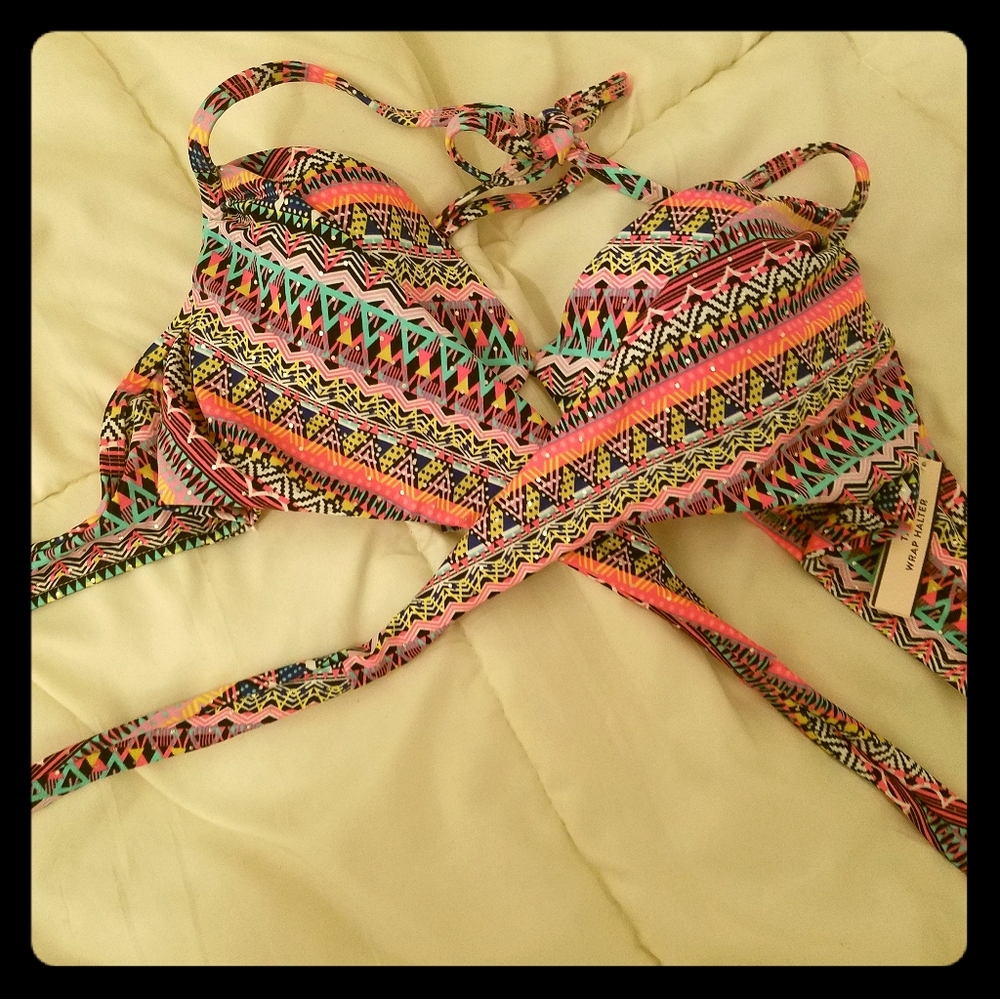 NWT Victoria's Secret criss-cross bikini top 36b